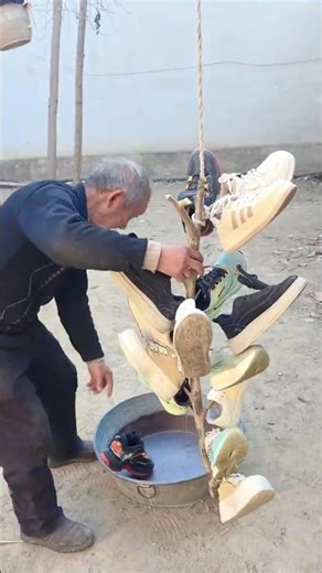 Life trick: Making a shoe air-drying rack with natural tree branches