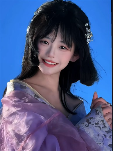 Qin Xuan 秦軒: A Look at the Douyin Chinese Girl
