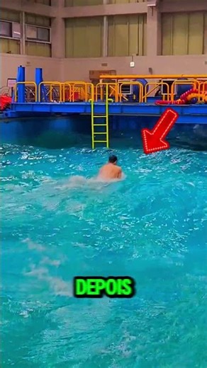 Esse Desafio na Piscina de Ondas Parece Fácil… Mas Não É 😳🌊 (Créditos: @poseidon_lee_official)