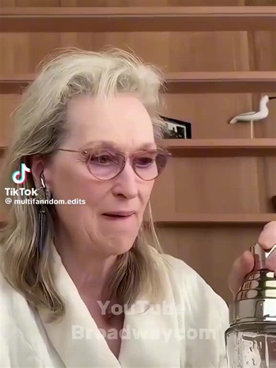 Meryl Streep singing in NYC Disney performance