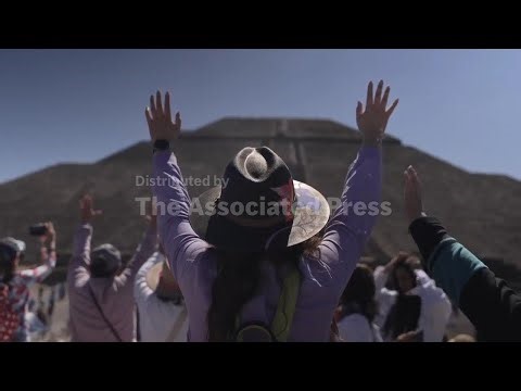Mexicans celebrate spring equinox in Teotihuacan ancient pyramids