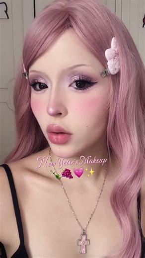 New Year's Makeup Looks and Products