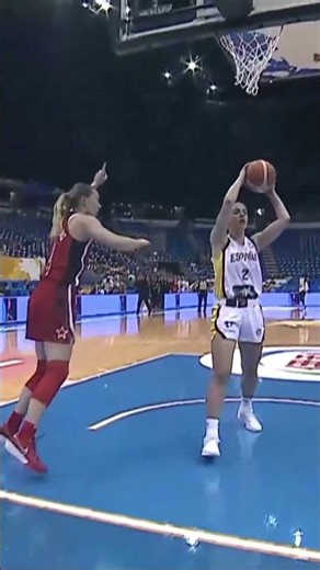 The Clark–Bueckers connection is special 😮‍💨 #FIBAWWC