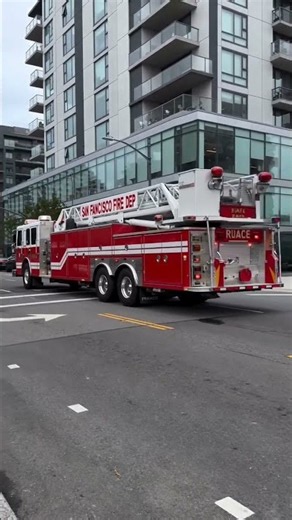 Real Ladder Fire Truck on the Move! 🚒🚨 #firetruck #emergencyvehicles #bigmachines