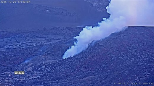 Lava flowed from Hawaii's Kilauea volcano after it erupted, sending plumes of smoke in the air. #hawaii #kilauea #volcano #lava #live #Reuters #News Keep up with the latest news from around the world: [https://www.reuters.com/](https://www.reuters.com/) | Reuters