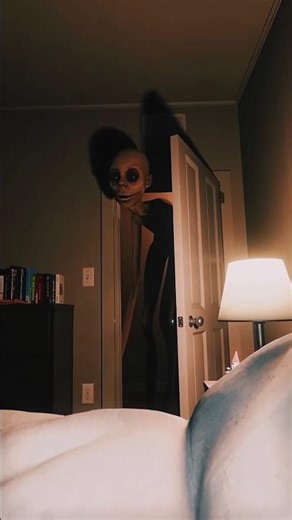 That horror alien suddenly || appeared on my screen… and it scared me. 👽