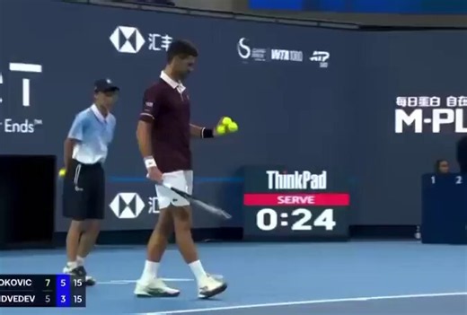 ⚡️ Russian tennis player Daniil Medvedev was disqualified from a tournament in Beijing after striking a spectator in the eye with a tennis ball. https://t.co/MHmFXezoiw