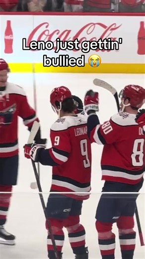 (via usefulheadphones) #NHL #hockey #hockeytiktoks #capitals #espnsocial