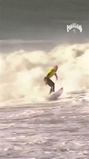 BRAAAAAABO @italoferreira flying high in Portugal last year! 🚀 @meoinstagram @ripcurl #ProPortugal