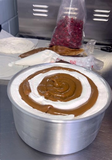 Torta Merengue Frambuesa con Manjar: Receta Fácil