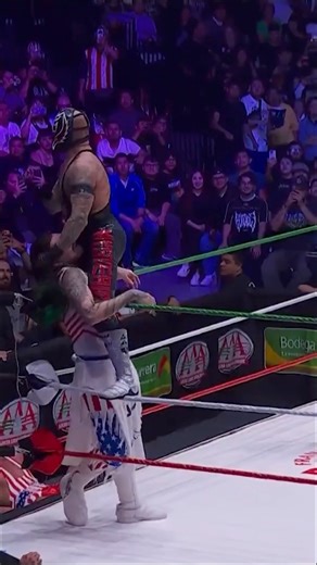#ReyMysterio is on a ROLL! 🔥 #GuerraDeTitanes | WWE