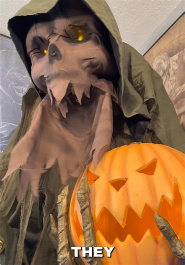 A FAN FAVORITE Spirit Halloween Animatronic! #horror #nostalgia #spooky #halloween #holiday
