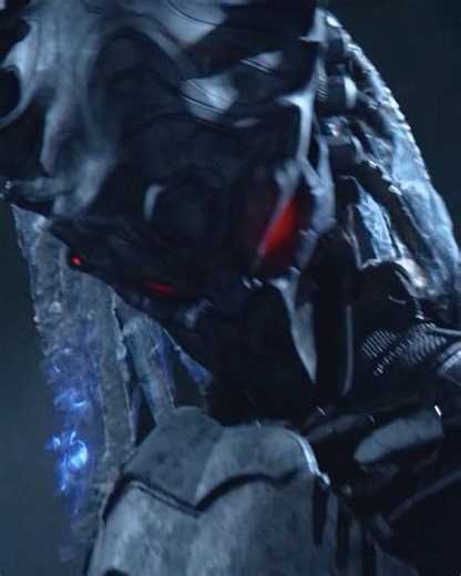 Scientist Wears Predator Armor & Joins The Hunt | Alien vs Predator (2004) Epic Scene