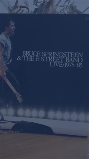 CBSTUDIOPRO2.0 L'album Live/1975-85 di Bruce Springsteen & The E Street Band, pubblicato nel 1986, rappresenta un capitolo fondamentale ma anche molto discusso nella discografia del cantautore… | Arch. Caterina Barillaro