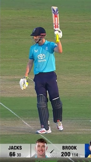 The moment Harry Brook brought up his double 💯 💥#SLvENG MZS1K