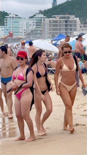 🇧🇷 Balneário Camboriú Beach A Happy Day