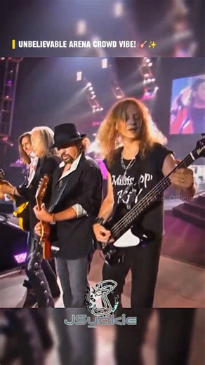 Lynyrd Skynyrd: Electric Live Stage Moments! 🎸🔥 #JohnnyVanZant #lynyrdskynyrd #shorts #jsyakie