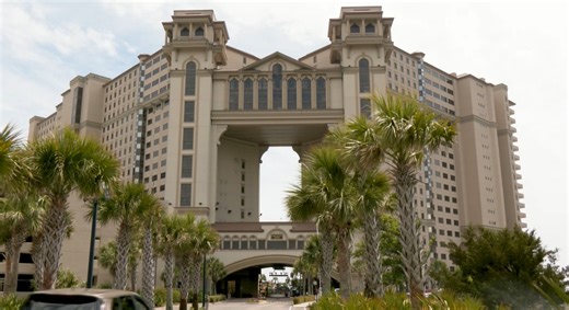 4-year-old drowns at North Myrtle Beach hotel pool while on family trip