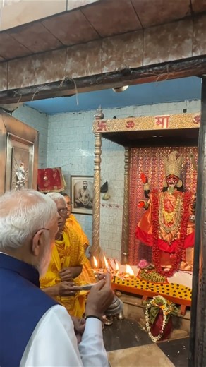 PM Modi offers prayers at the Thanthania Kalibari in Kolkata, West Bengal