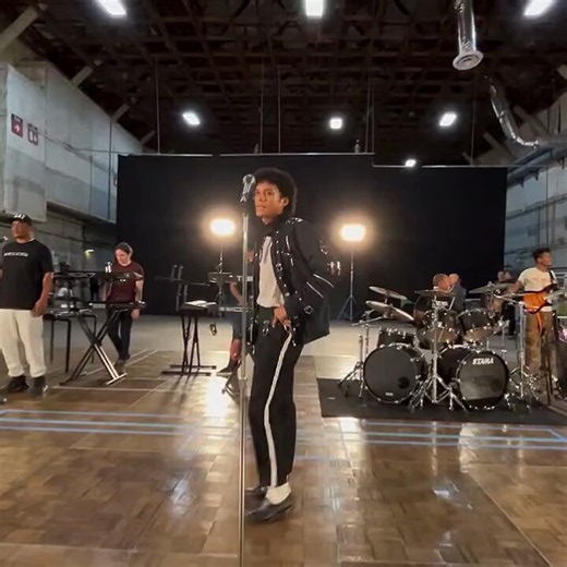 New rehearsal footage of Jaafar Jackson performing "Bad" in MICHAEL.Jaafar has officially become the first actor to make his leading role debut in a $1 billion movie.