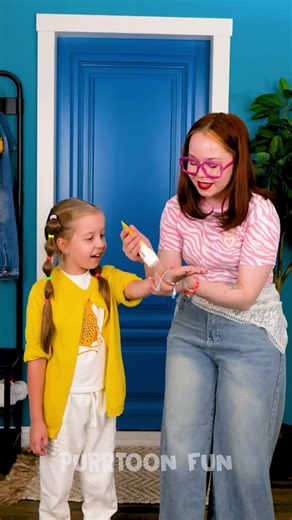 🌞 Sunny Day Fun: Kids Learn to Protect Their Skin with Sunscreen! 🧴🌈