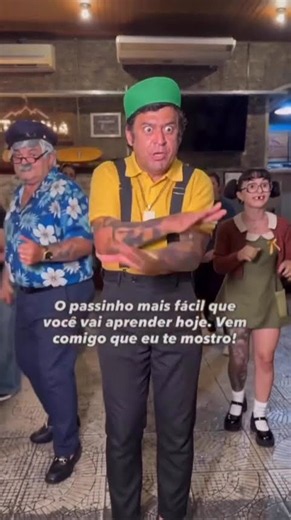 A turma do chaves dançando passinho ao som de Loving every minute