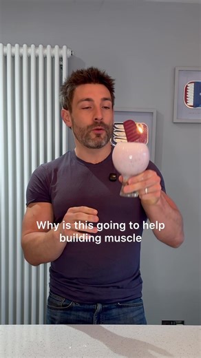 Who is the ultimate breakfast to build muscle and loose fat. Ingredients: • 2 eggs • handful blueberries • handful strawberries • 2 tbsp Greek yoghurt • milk • 1 banana