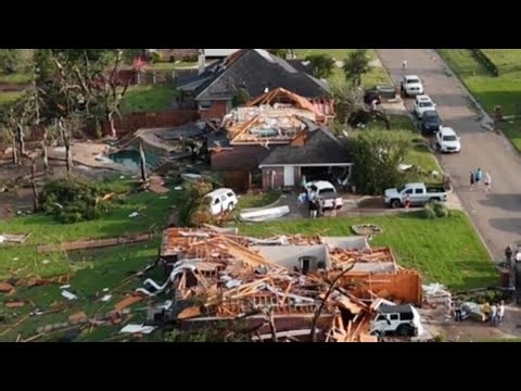 Tornado slams parts of Texas