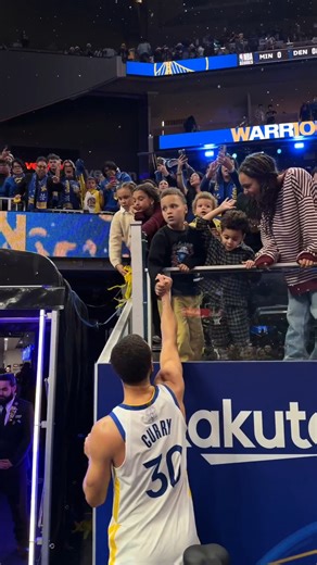 Stephen Curry caps off a Christmas win at home with some family handshakes! 🤝 | NBA