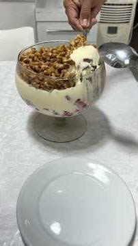 Olha Isso Aqui 😍✨ Merengue com Morango e Castanha 🍓🍨🌰