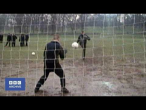 1988: Life at the Football Association's School of Excellence | The Lowdown | BBC Archive
