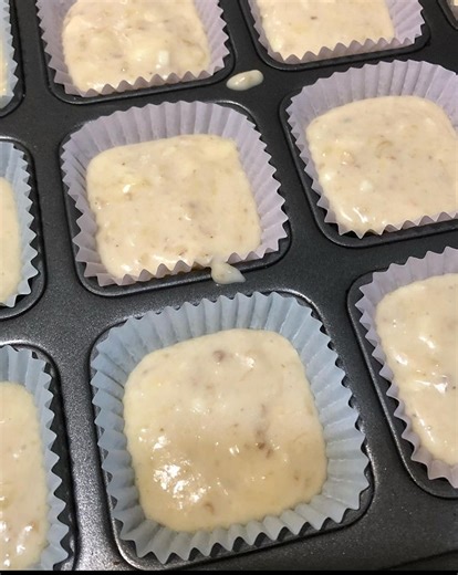💗COOKIN' WITH CAROLYN MOSS ~ PAMPERED CHEF STYLE - BE A VIP! 💗 | 15 Minute Banana Bread Muffins in the Pampered Chef Brownie Pan | Facebook