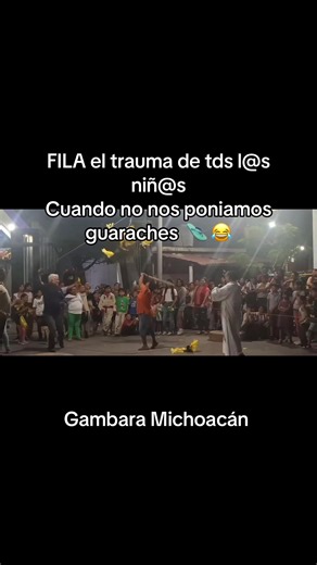Fila Quebrando la piñata 🪅 después de la posada#miranchito #gambaramichoacan #puromichoacanvaliii🇲🇽🇺🇲 #fyp #fypシ゚viral @Cristian Tafolla martinez @Dulce Isabel Nava Ma @💄Rosa Montano 💋 @María Tapia @♌️coco men @FAGOR @juanclopez6824 @