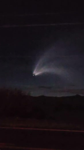 🚀 SpaceX Falcon Rocket Launch at Night – Massive Exhaust Plume Lights Up the Sky!