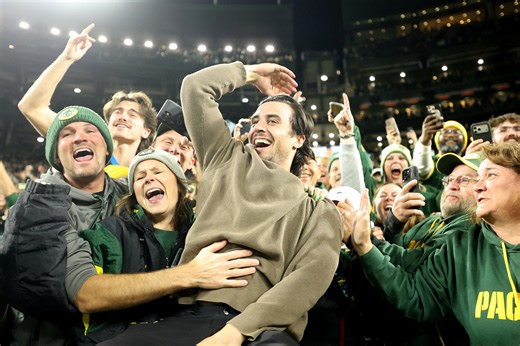 Brewers bring World Series trophy to Packers game, Sal Frelick does Lambeau Leap, sausages race