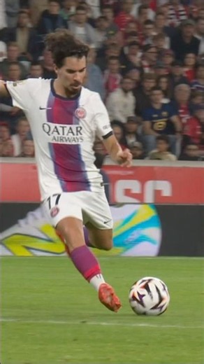 What a banger! 😱 #PSG #Ligue1 #Vitinha