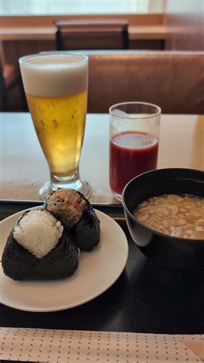 那覇空港でのくつろぎ｜JALダイヤモンドプレミアラウンジ #那覇空港 #空港ラウンジ #飛行機 #機窓 #毎週旅するオトコ