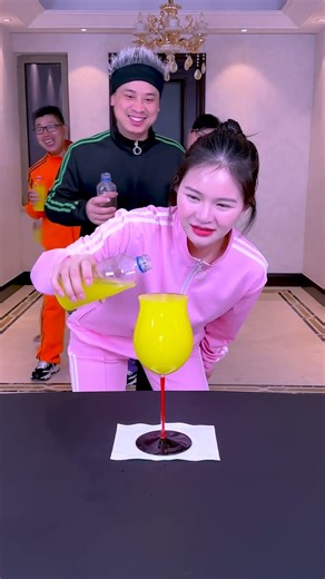 Water-fetching challenge, so exciting!! 😂 #partygames #familygames #funny