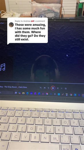 Replying to @Andrew 🇨🇦 #mediaplayer #visualization #realplayer #oldpc #vintagetechmall