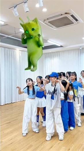When Gnarpy the Alien Cat crashes Baby Warriors' dance crew... 👽🔥 #shorts #gnarpy #trending