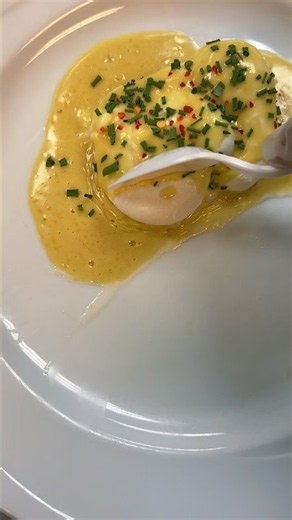 🍳 PERFECT EGGS BENEDICT | BRUNCH DONE RIGHT 🔥 #shorts #fyp #lasvegas