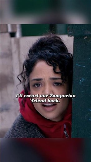 Molly Sees MIB Capture a Green Alien Through a Hologram Barrier