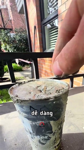 ĐIỀU GÌ XẢY RA KHI ĐỔ NƯỚC NGỌT VÀO BÊ TÔNG? 😳 | Đế Chế Công Nghệ