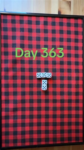 Day 363 of rolling 5 dice 5 times until we get a yahtzee in 1 roll. #Yahtzee #Dice #Roll #Giveaway #Dailychallenge