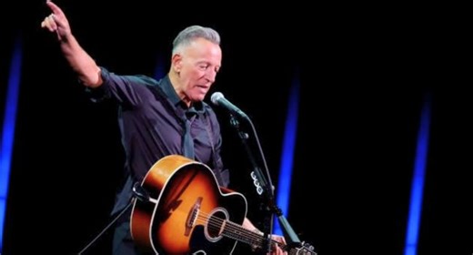 Bruce Springsteen Delivers a Powerful Opening Night Tribute in Minneapolis With an Emotional “Purple Rain” Performance Alongside Tom Morello, Honoring Prince’s Legacy in the City That Shaped Him and Creating a Moment Fans Say Transcends a Simple Cover Into Something Far More Personal and Unforgettable - updatetin.com