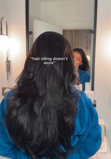 Full detailed hair oiling routine is linked in my bio posted on my YouTube 💖 This year I got so many amazing testimonials from you guys that my hair oiling routine has been working wonders for you and I am so incredibly happy to see that ✨ So I thought I’d share for those who need a little encouragement to start hair oiling in the new year 🥰 . Low porosity hair products Low porosity hair oil Hair care routine ASMR video #lowporosityhair #hairoil #hairoiling #asmrvideo #haircare