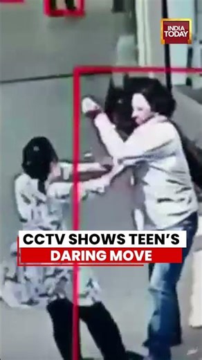 Viral: Teen Girl Tackles Robbery Suspect After Jewellery Theft Attempt in Gorakhpur #viralvideo