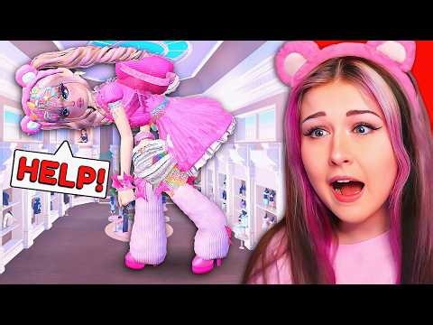 DTI But The MAP Won't Stop SHRINKING... HELP! | ROBLOX Dress to Impress Challenge