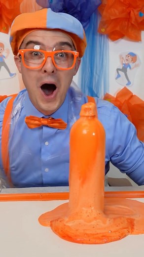 It's a GIANT Fizzy Volcano🌋?! Easy DIY Science at HOME! #shorts