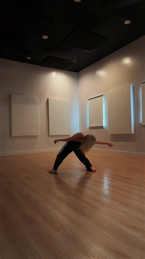 Dramatic Improv Dance: A Solo Performance to Learn